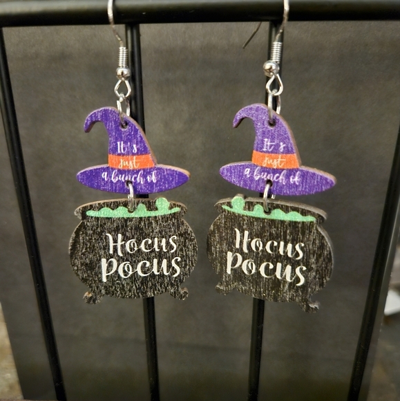 Hocus Pocus Halloween pierced dangle earrings - Picture 1 of 3